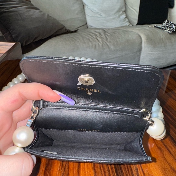 Chanel Crossbody Bag - 2021 Maxi Pearl Mini Wallet on Chain - Picture 6 of 6